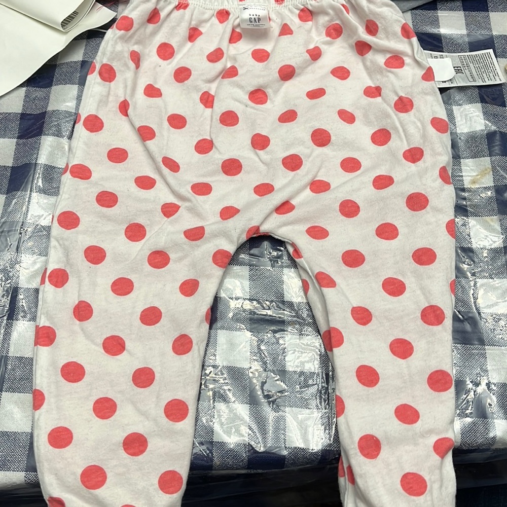 🏷️ 5 for $15 Baby gap reversible pants, 12-18mo, peach polka dots/stripes.